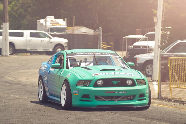 Racing Ford Mustang in grüner Farbe