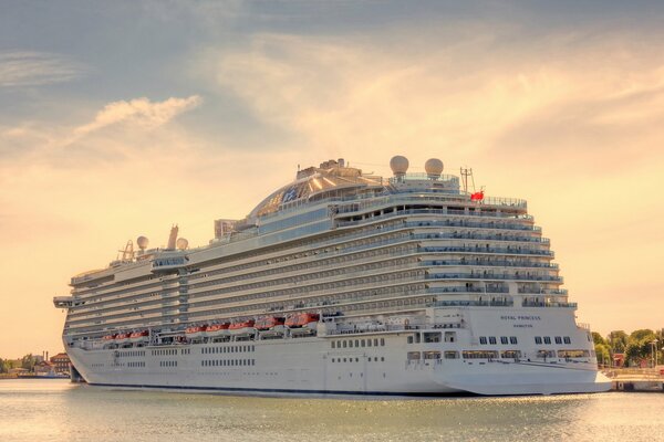 Paquebot de croisière royal Princess 