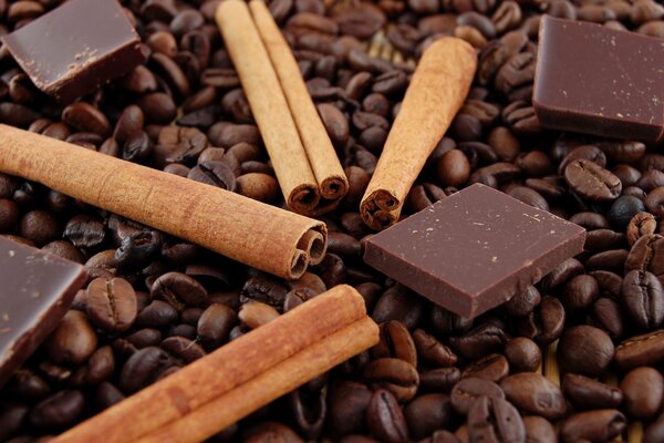 Affascinanti aromi di cannella, caffè e cioccolato