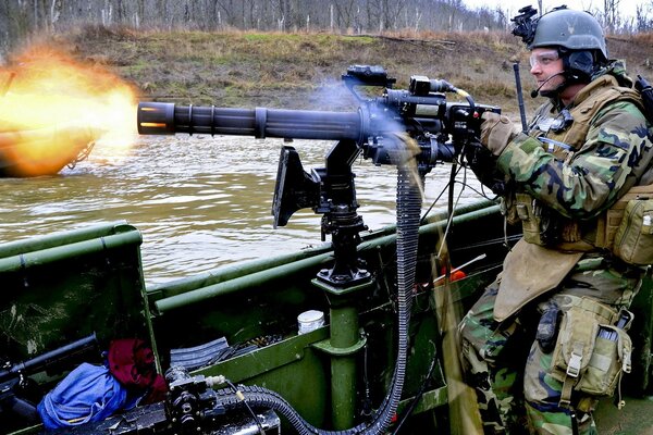 Uniforme militaire. Soldat. Tireur. Mitrailleuse