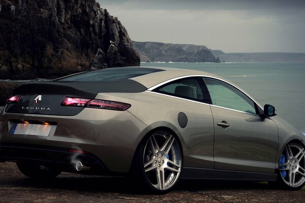 Renault, lagune vue sur la mer