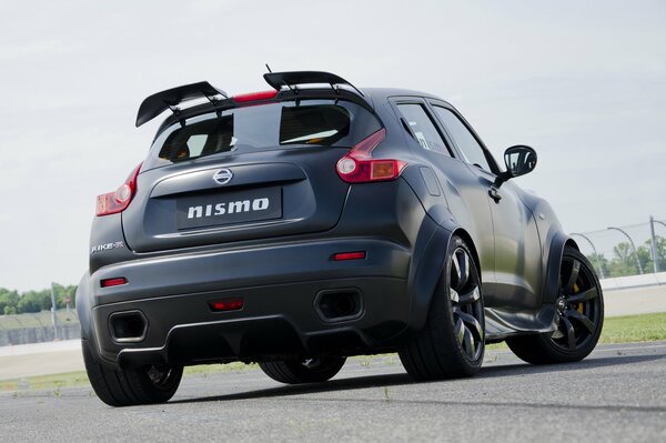 Der neue Nissan juke -r nismo auf der Strecke