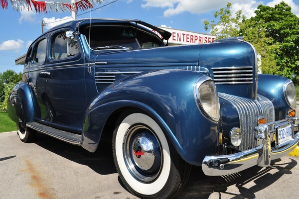 Clásico de los 70. coche Retro azul