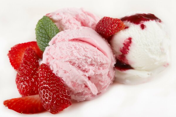 Strawberry ice cream balls with strawberry slices and mint