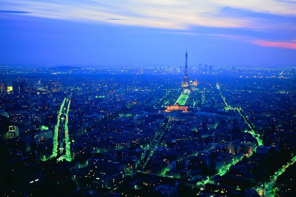 Lumières de la grande ville. Il fait nuit