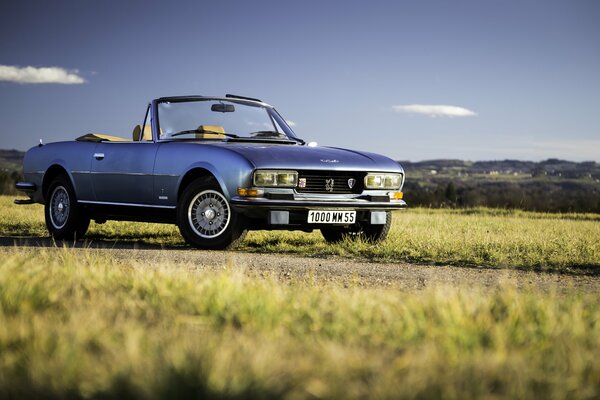 La Peugeot 504 est une voiture de taille moyenne de la société française Peugeot