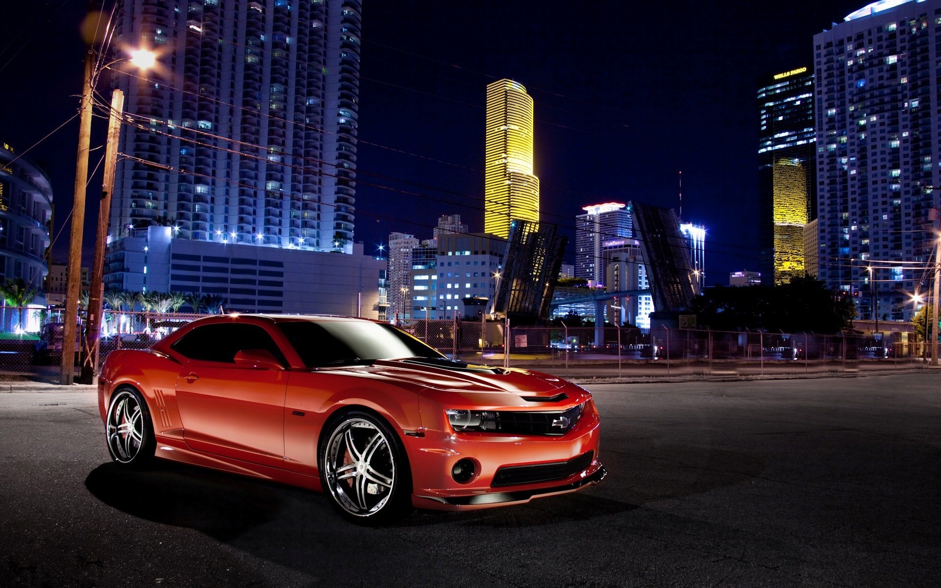 chevrolet camaro rojo chevrolet camaro rojo noche ciudad