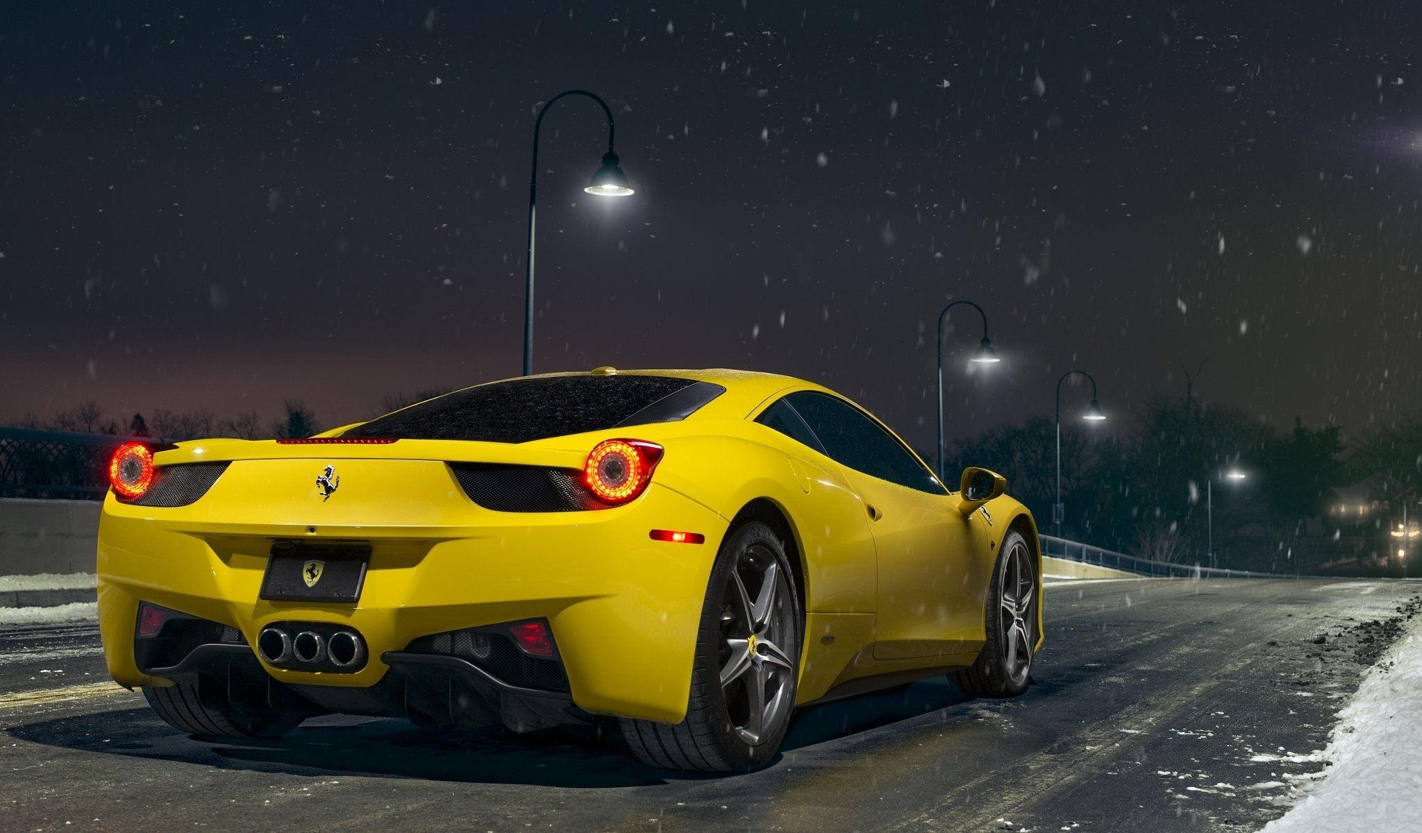 ferrari italia jaune supercar neige arrière route nigth lumière