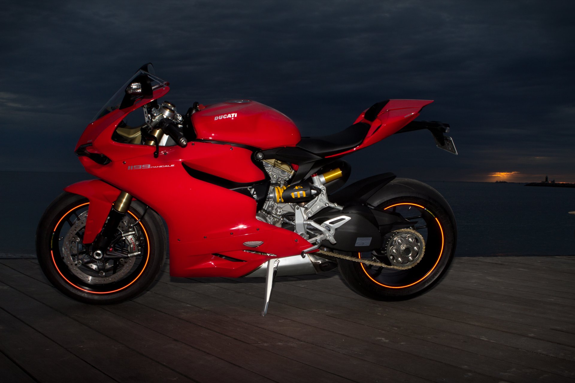 ducati 1199 panigale красные дукати красный сумерки небо тучи пирс