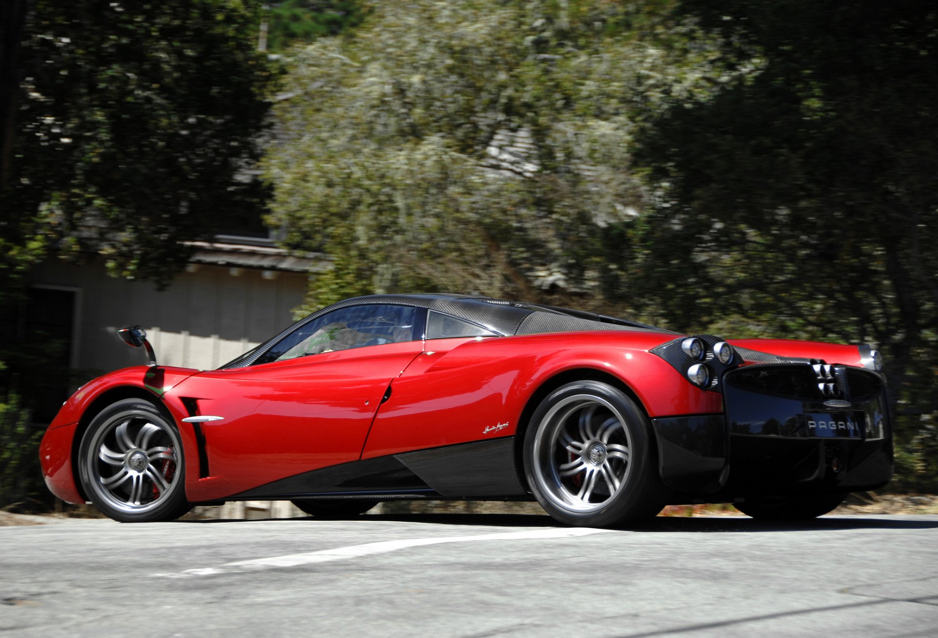 pagani huayra суперкар красные улица пагани уайра красный