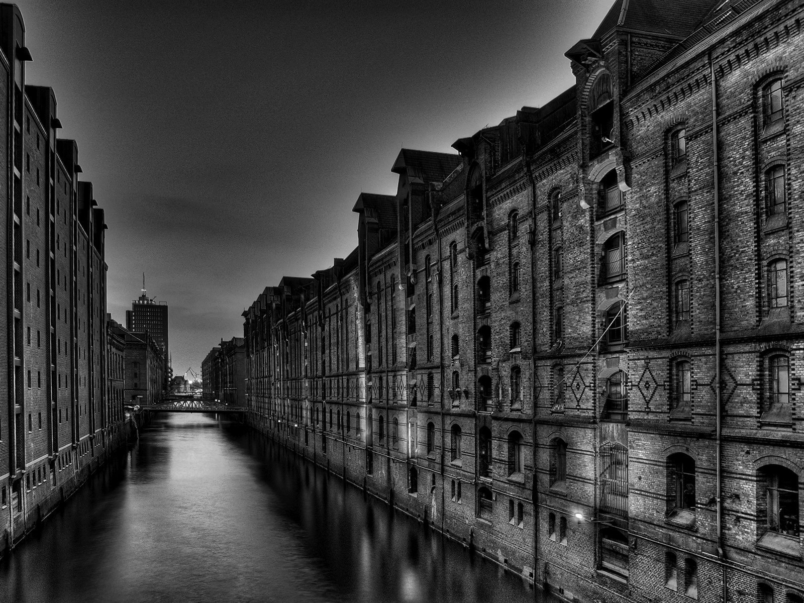 noir et blanc canal mur