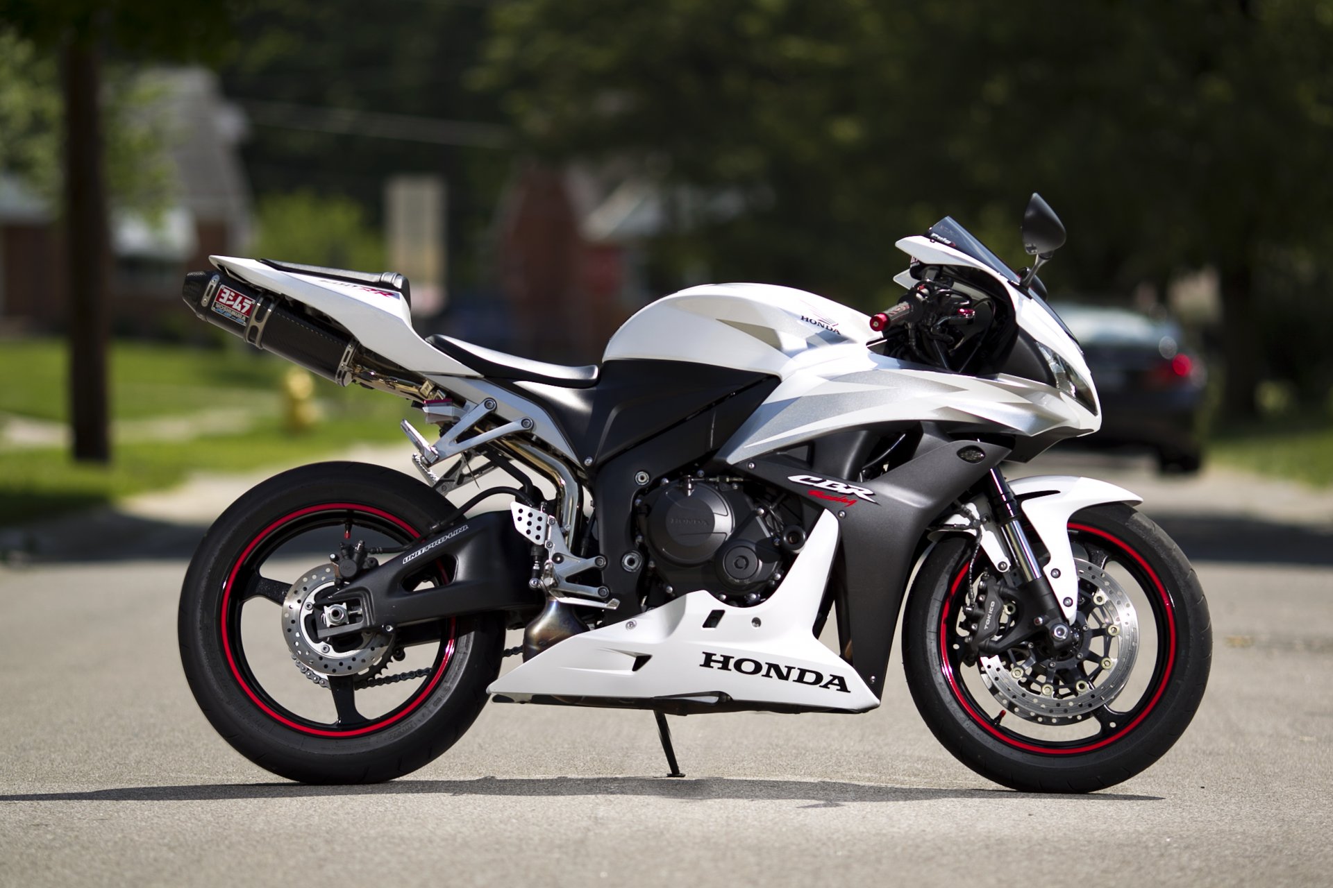 honda cbr600rr white bike shadow