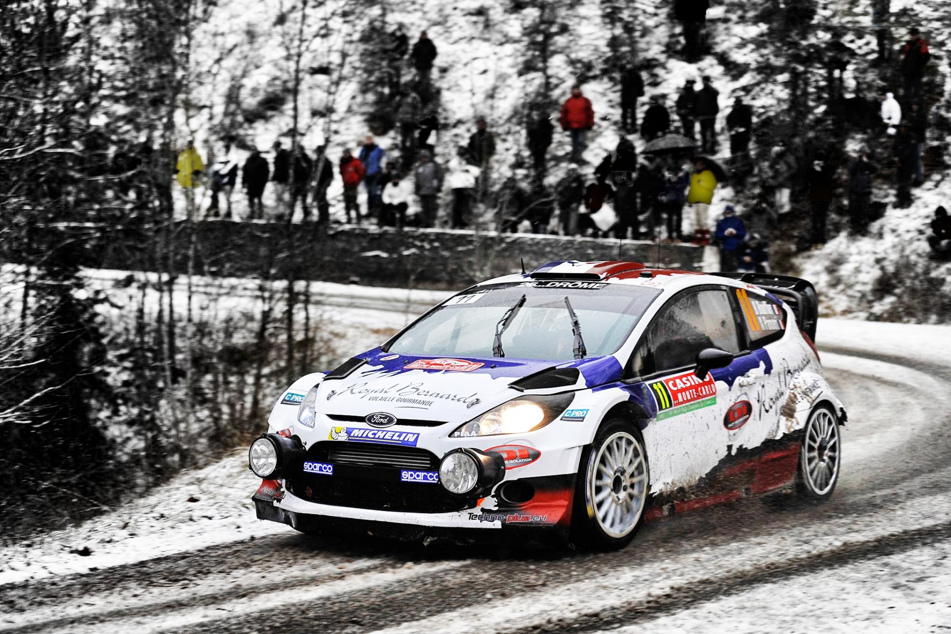 ford fiesta wrc zlot rajd sport wyścig auto zima śnieg ludzie biały reflektory