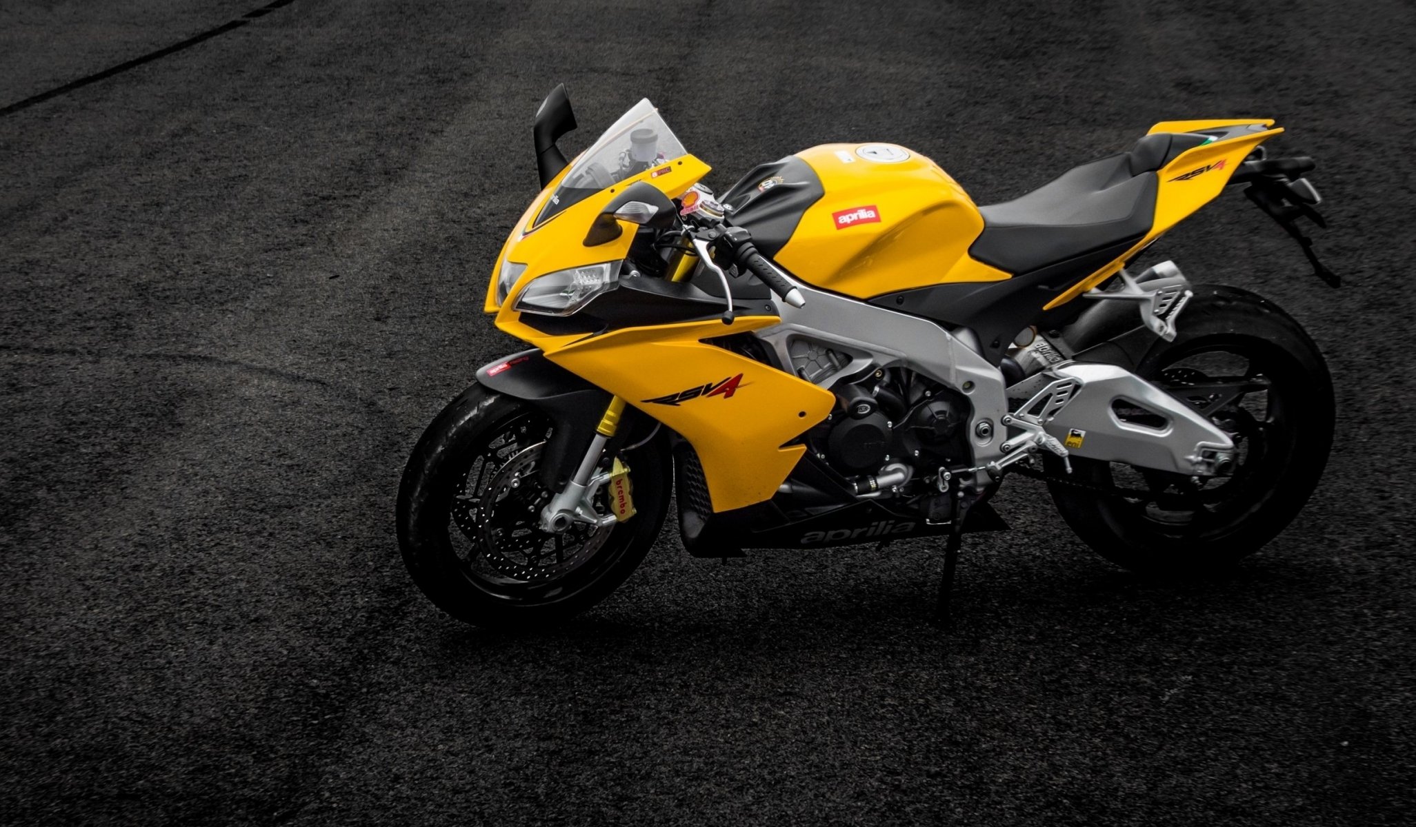 aprilia rsv4 желтый велосипед априлия мотоцикл суперспорт асфальт полосы