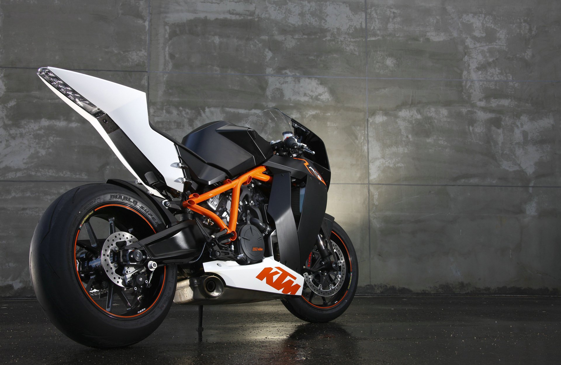 ktm rc8 2009 ktm sportbike moto moto autriche motobike salut-tech dirt bike mototransport