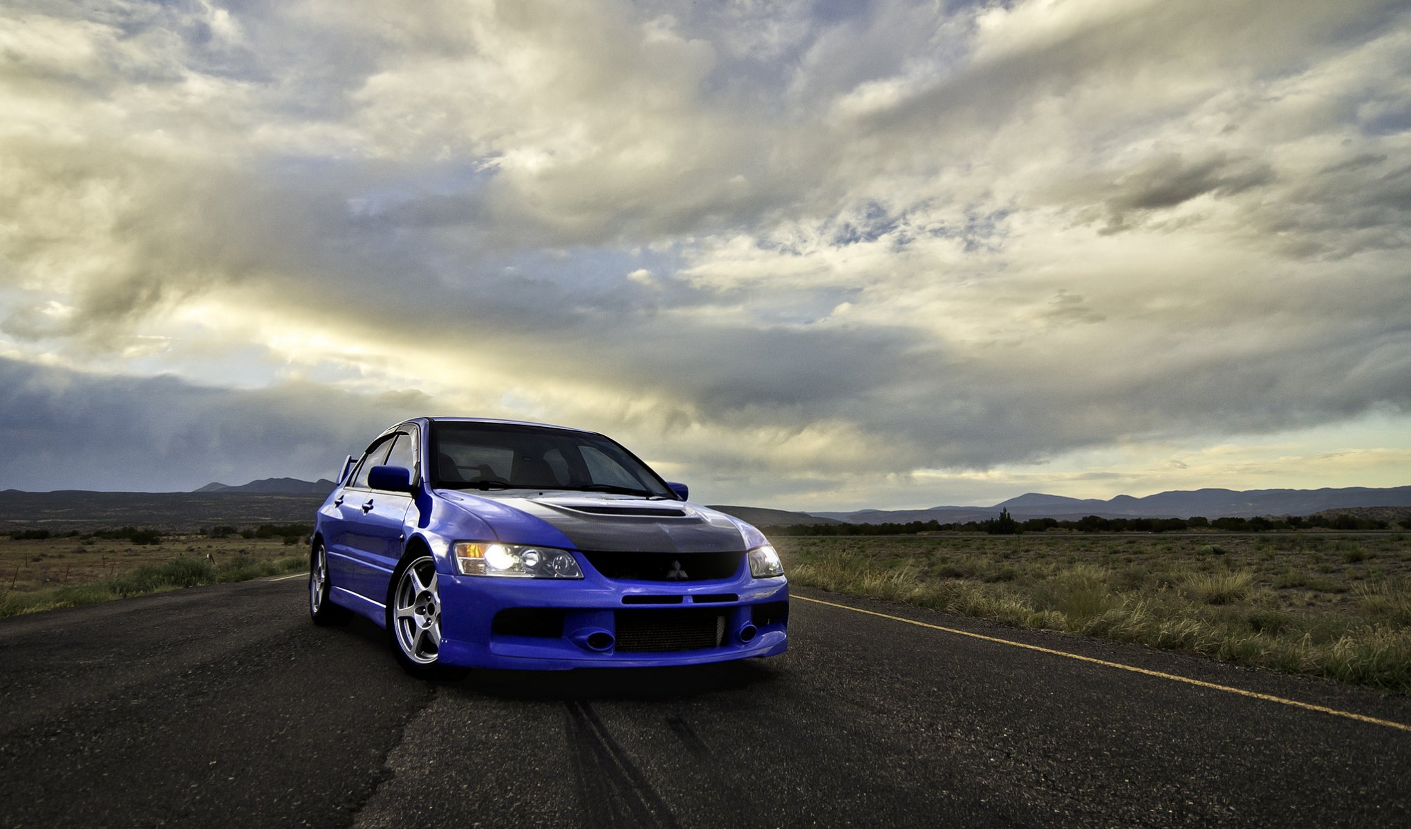 mitsubishi lancer evolution viii azul mitsubishi lancer evolution vista frontal carretera nubes