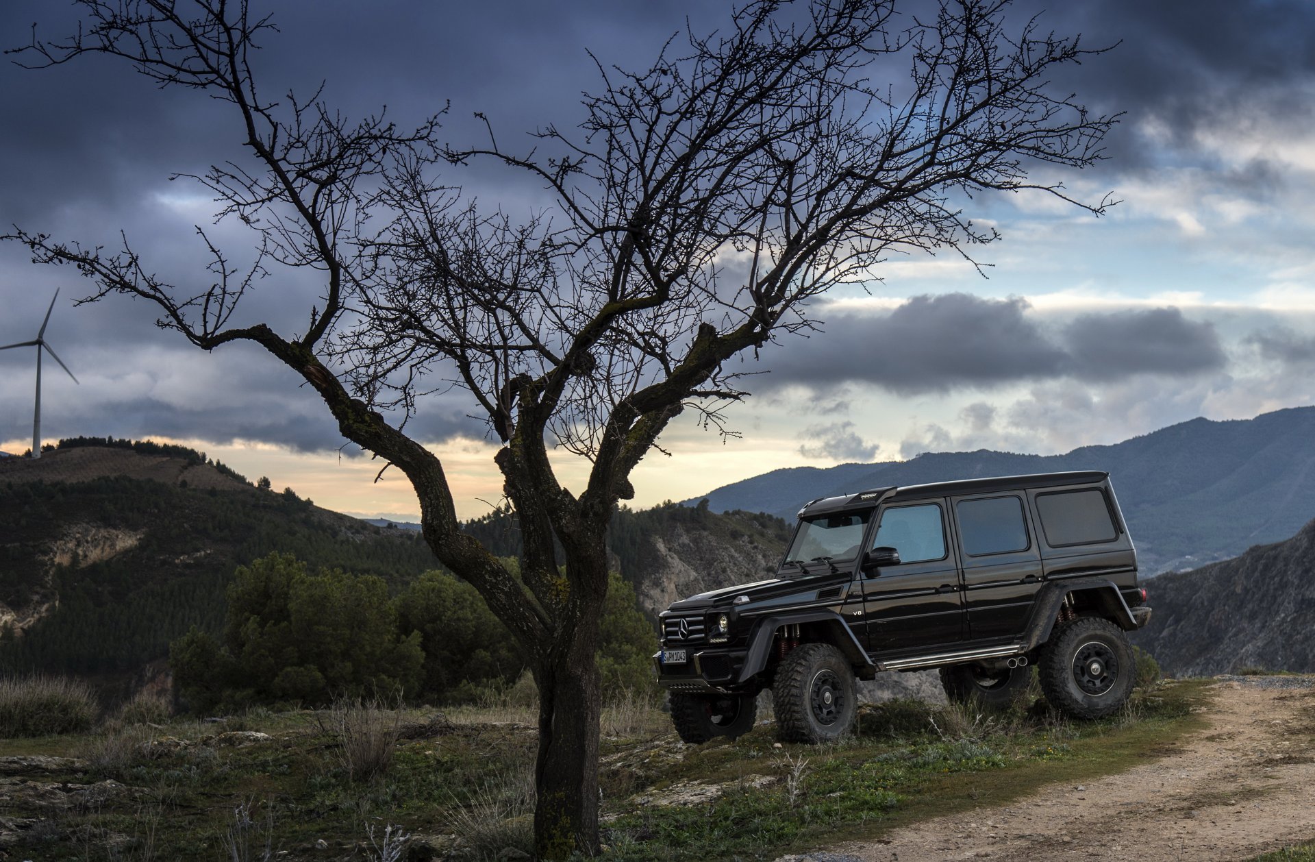 2015 mercedes-benz g 500 4x4 koncepcja w463 mercedes benz amg brabus czarne drewno wieczór