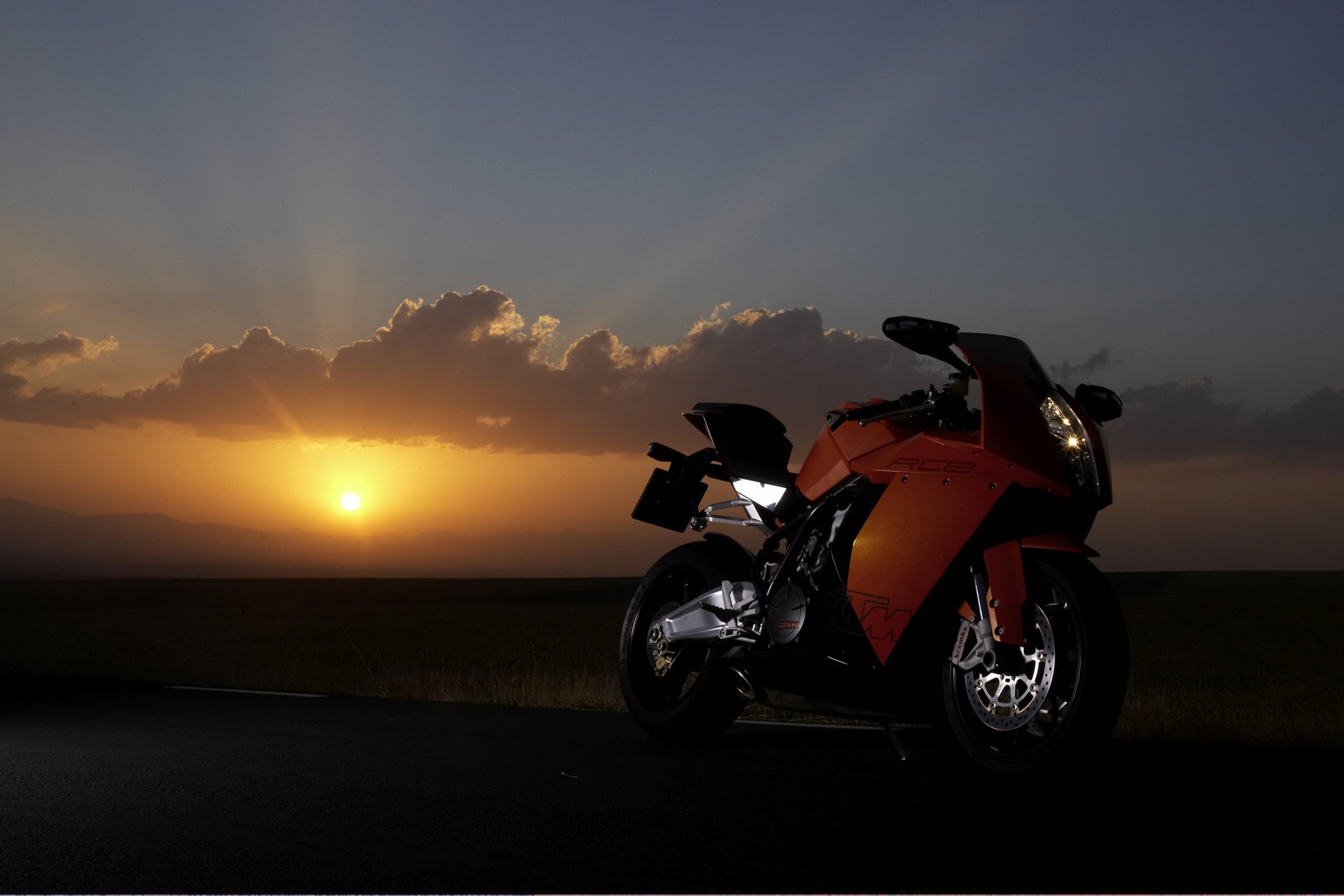 ktm 1190 rc8 2009 ktm sportbike motorrad moto österreich orange licht sonnenuntergang straße motorrad hi-tech fahrrad motorrad