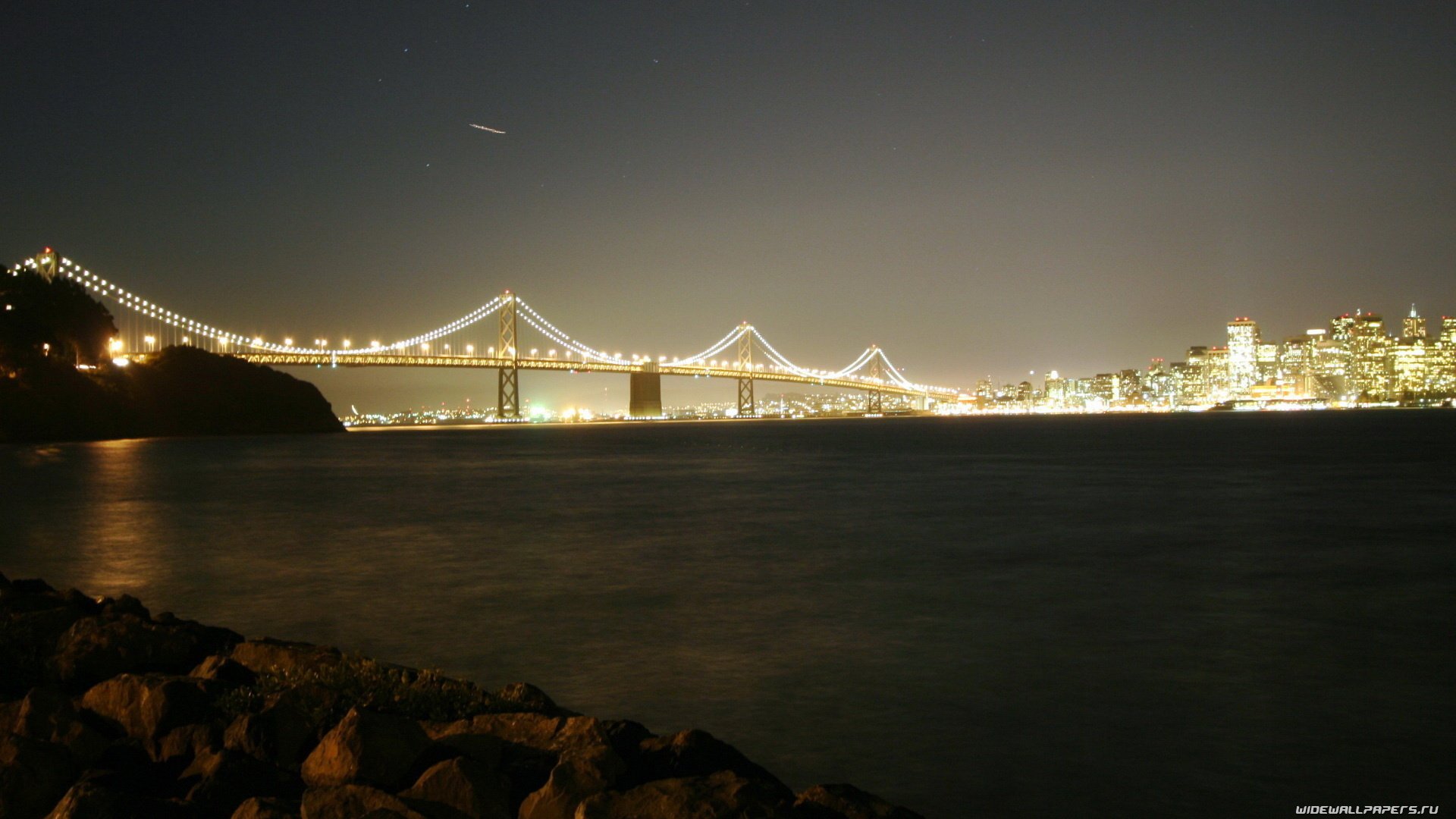 stadt nacht brücke lichter fluss himmel sterne glatte oberfläche ruhe nachthimmel lichter der städte