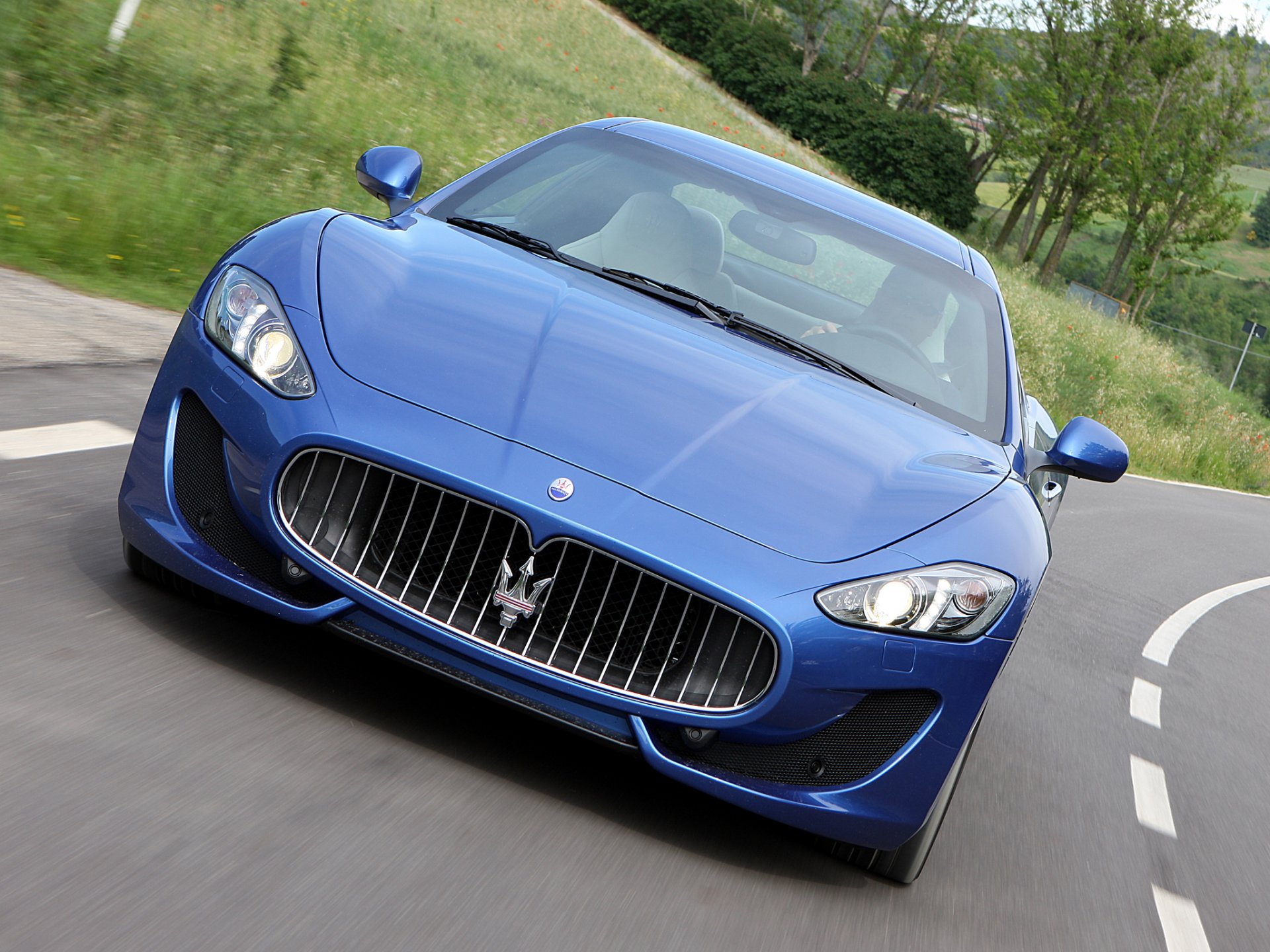 maserati granturismo deporte maserati frente carretera