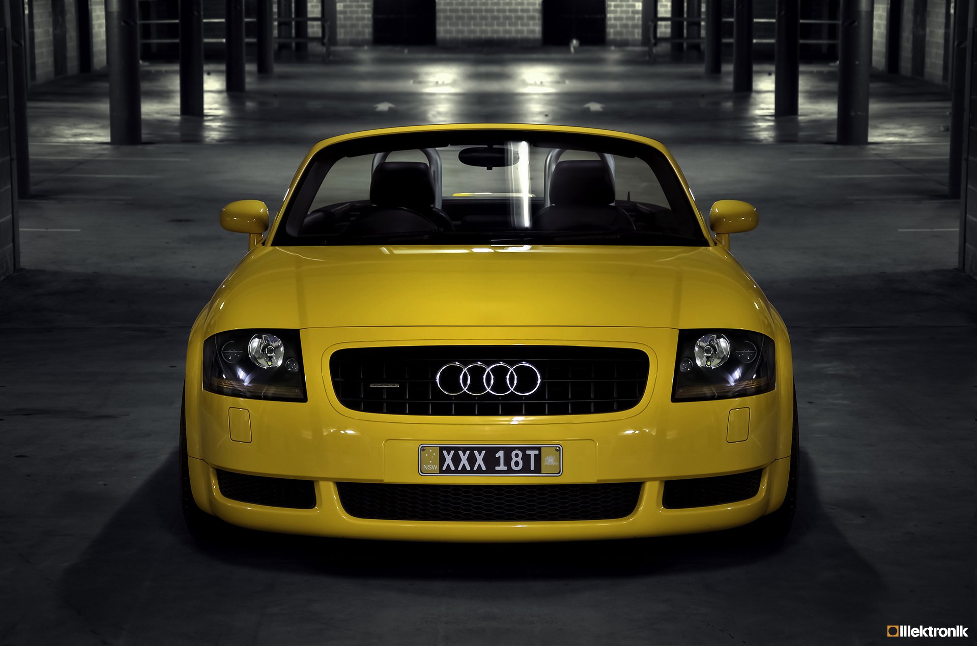 audi tt mk1 audi tt coupe samochód sportowy żółty roadster hangar przód audi żółte auto auto samochód fajne taczki zdjęcie projekt reflektory parking samochody transport pojazd