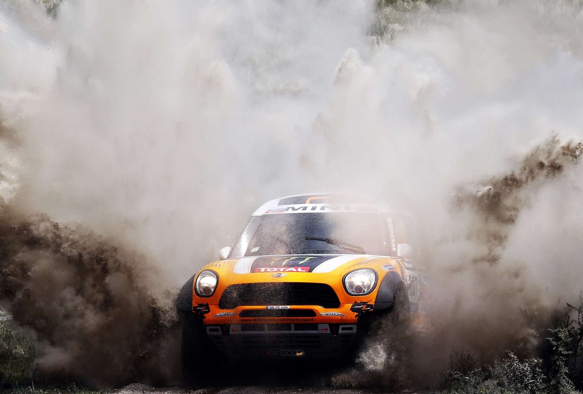 mini mini cooper mini auto car dakar rally sport water spray orange hood race suv