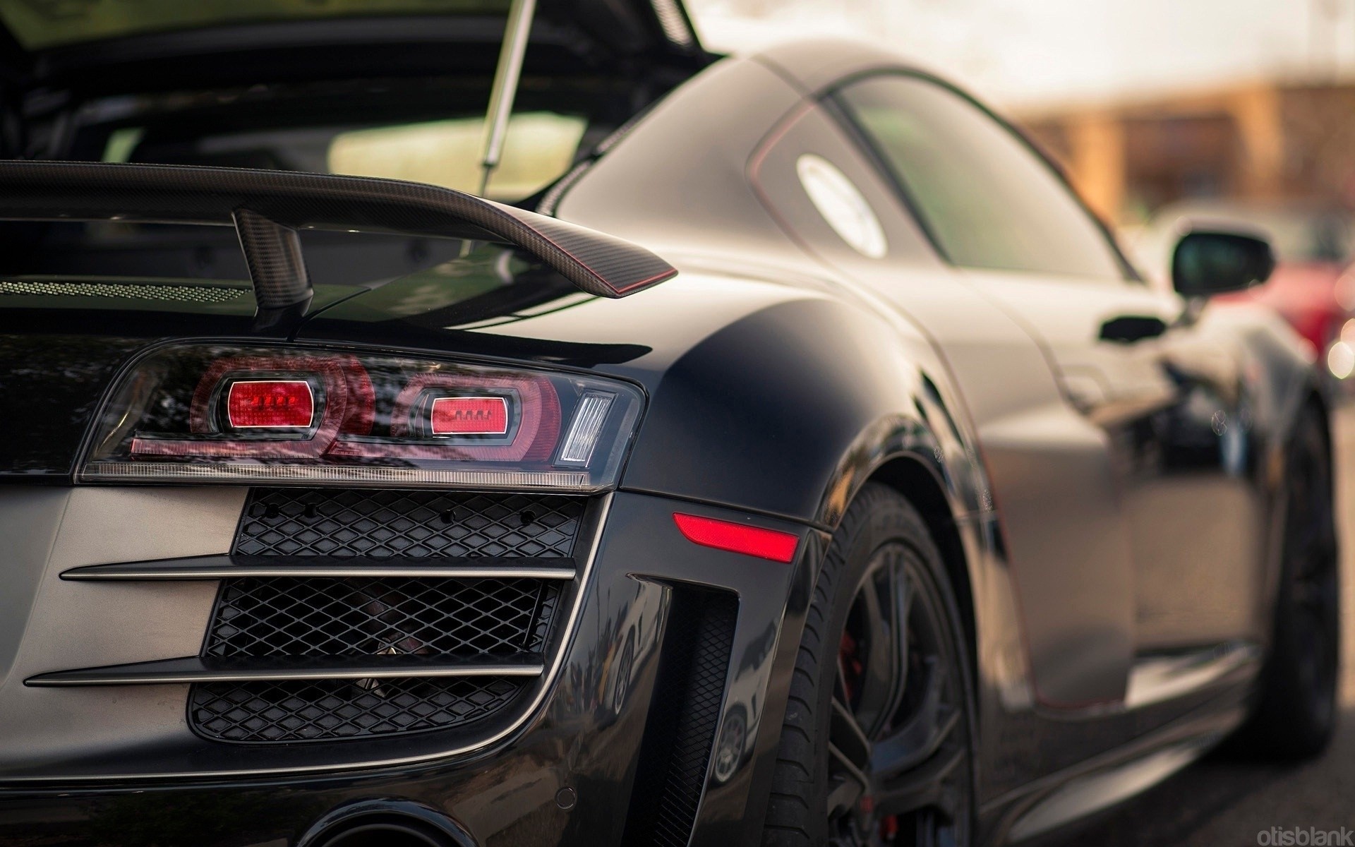 phares noir audi r8