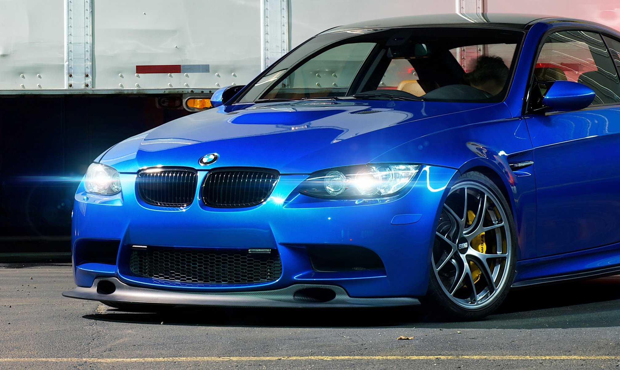 bmw m3 e92 bleu bmw avant phares éblouissement ombre