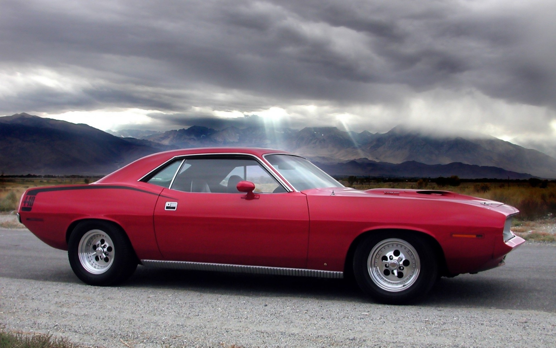 auto rosso cuda muscle car