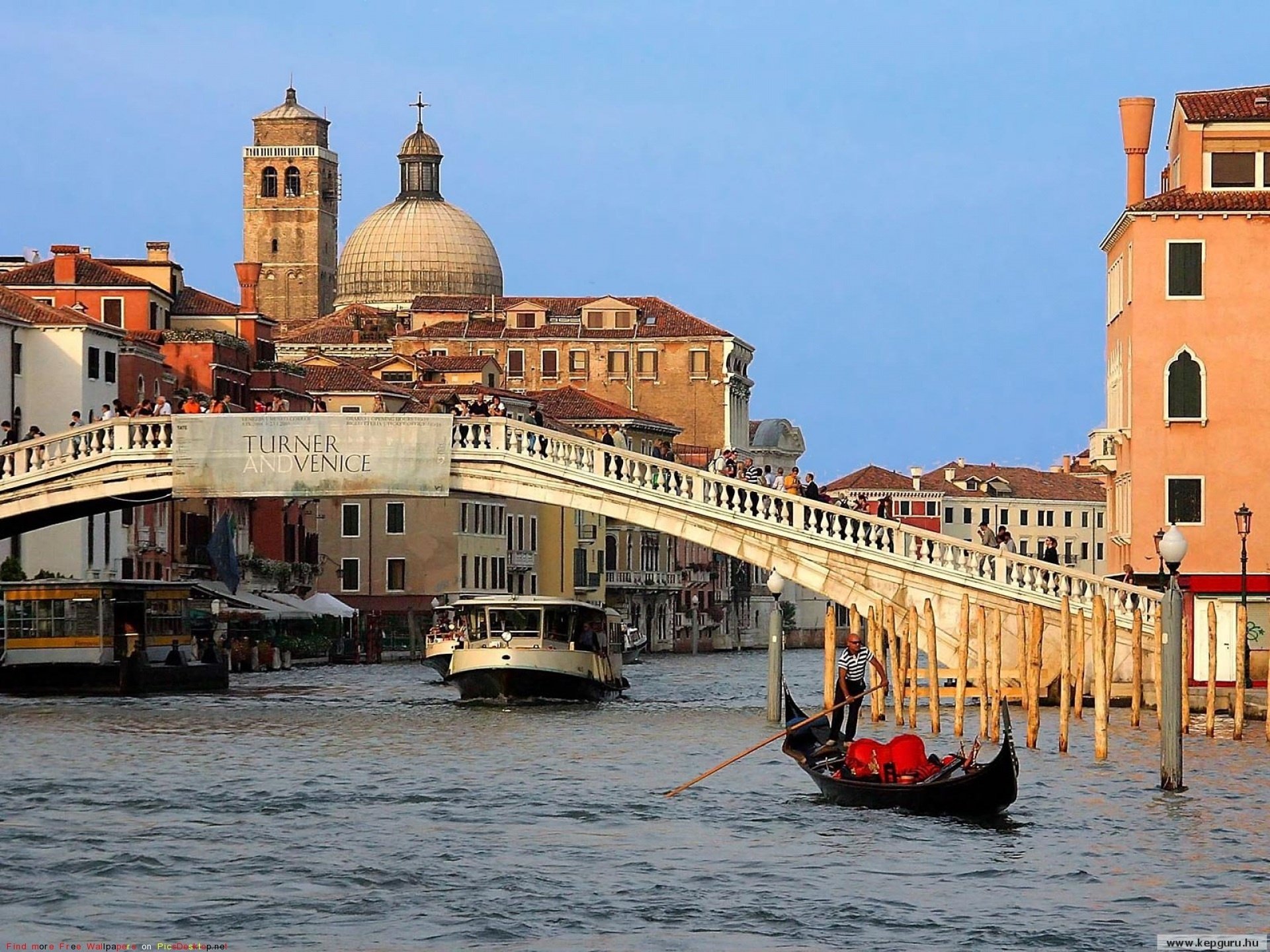 venecia italia góndola puente ciudad río barco agua barco calle casas cúpula cielo fondo