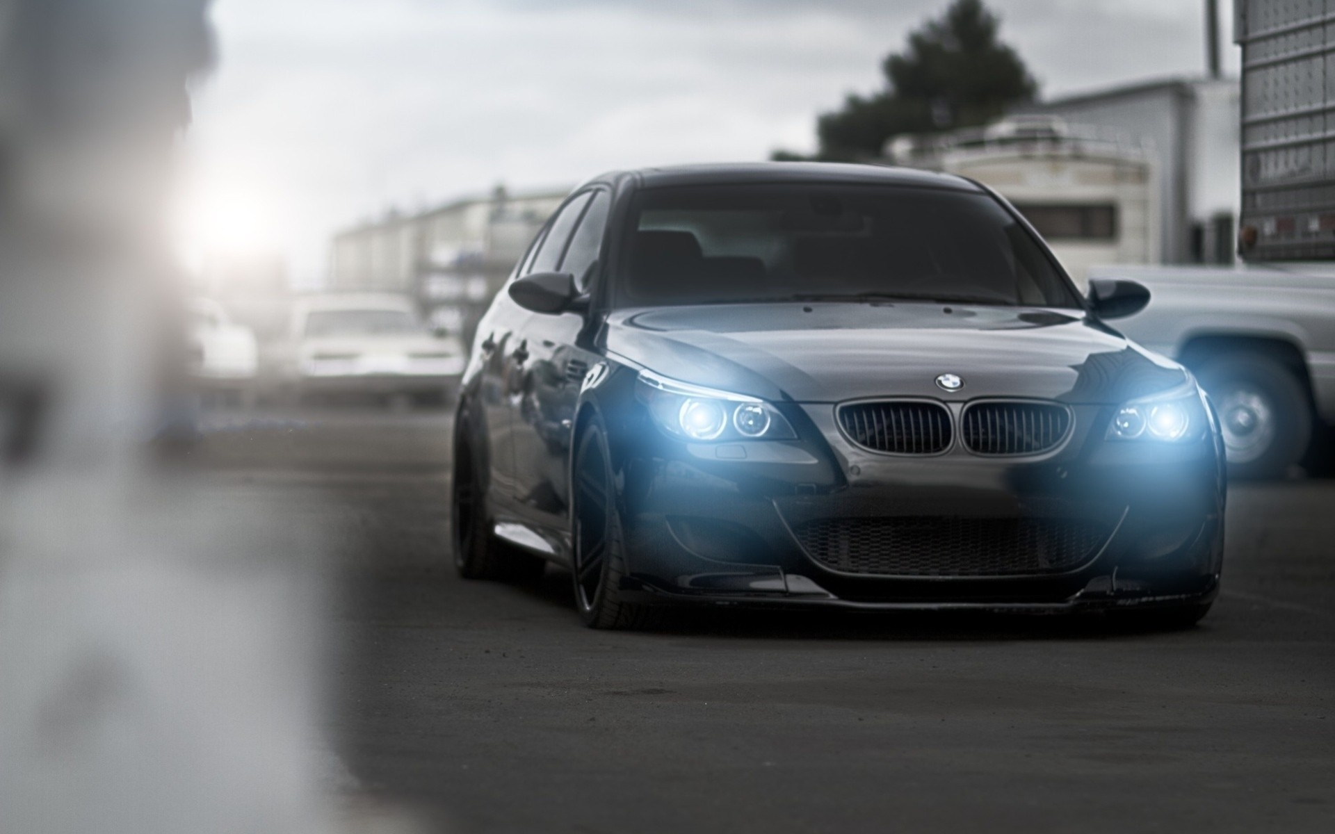 m5 bmw negro sedán vista frontal faros deporte e60