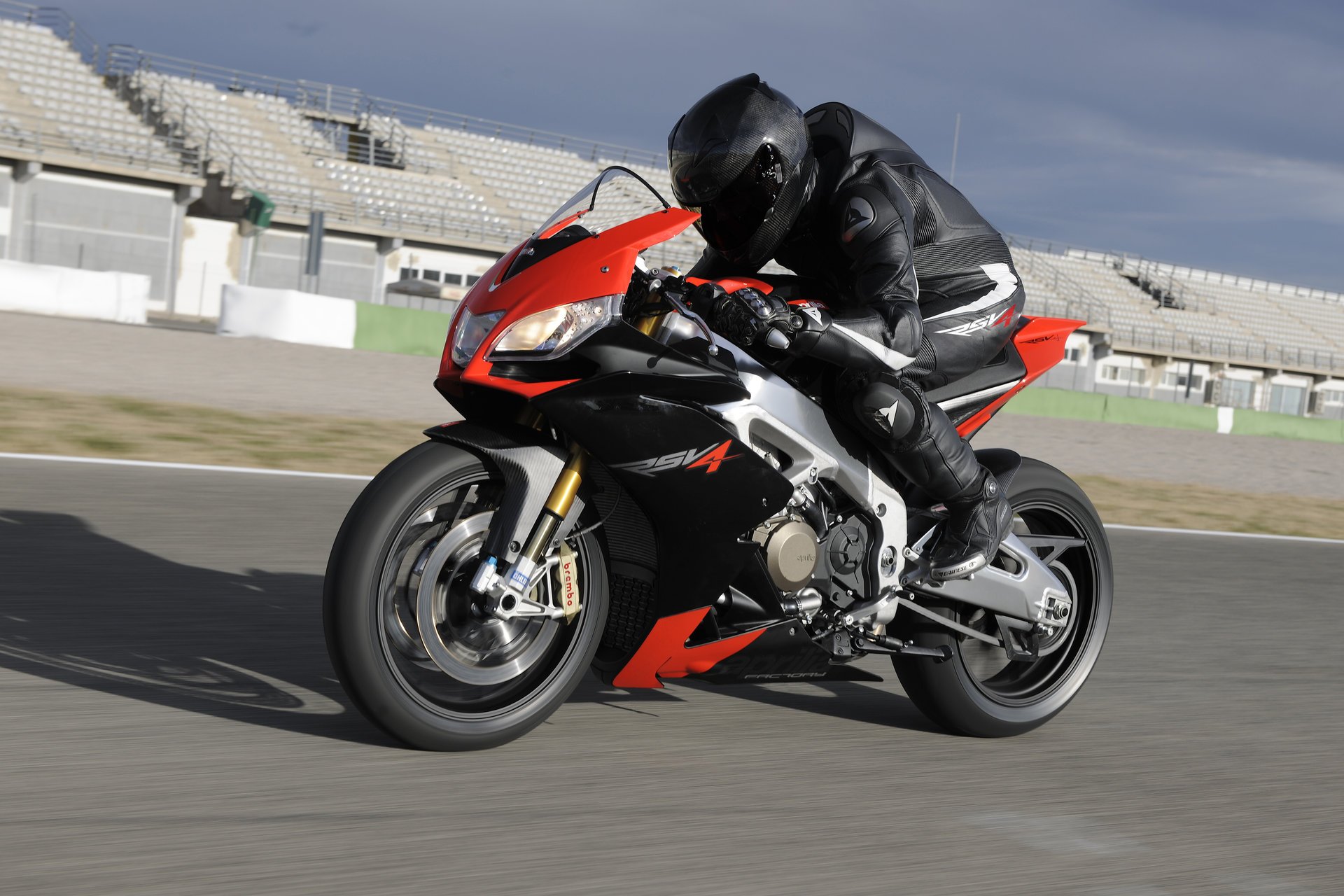 aprilia rsv4 sportbike motorrad moto aprilia italien straße geschwindigkeit foto sport motorsport rennen motorrad hi-tech fahrrad männer motorsport