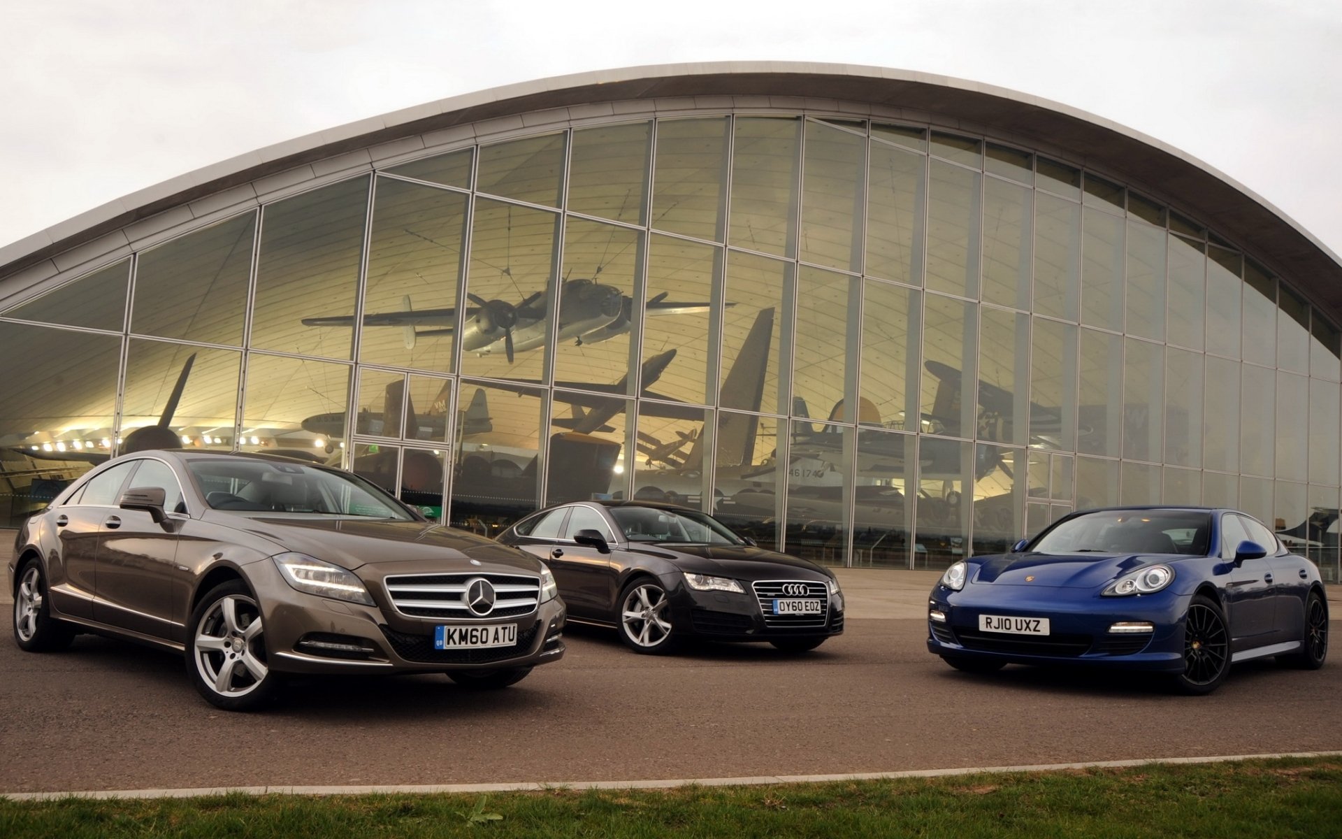 mercedes-benz cls audi a7 porsche panamera mercedes porsche audi frente museo fondo