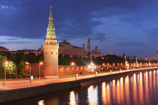 The Moscow River and the lights of the Kremlin at night