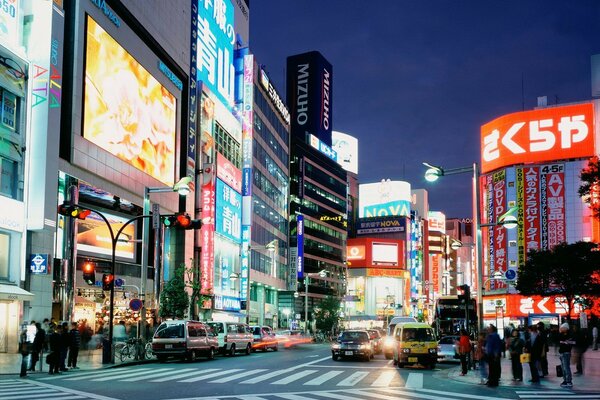 Japans Abendquartier ist voller Lichter