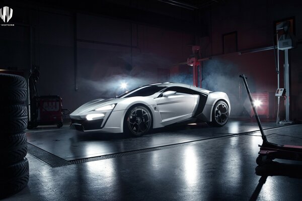 Voiture élégante lykan hypersport