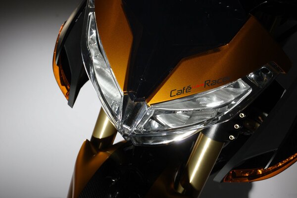 Goldenes Motorrad cafe Racer