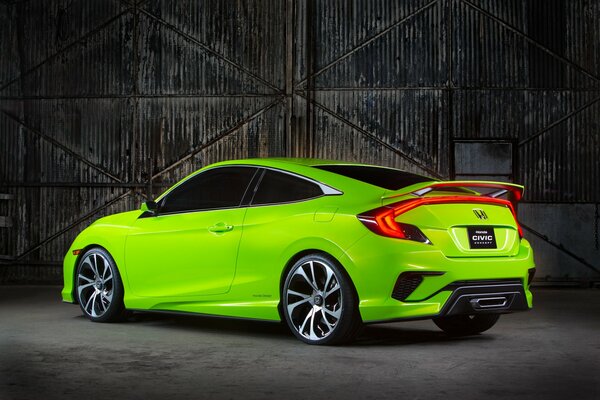 Honda civic sportiva acida verde chiaro