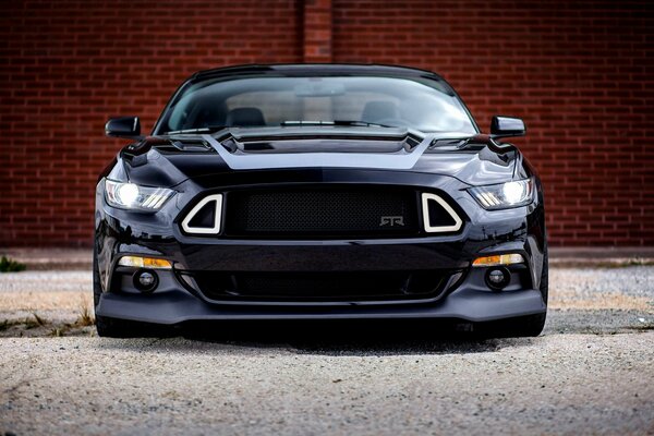 Negro Ford Mustang RTR 2015, lanzamiento