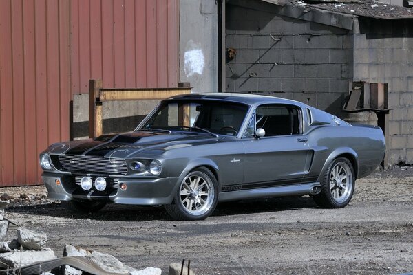 Ford Mustang, 2000, participando en el rodaje de películas de culto