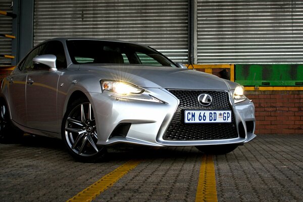 Lexus Sport silber auto