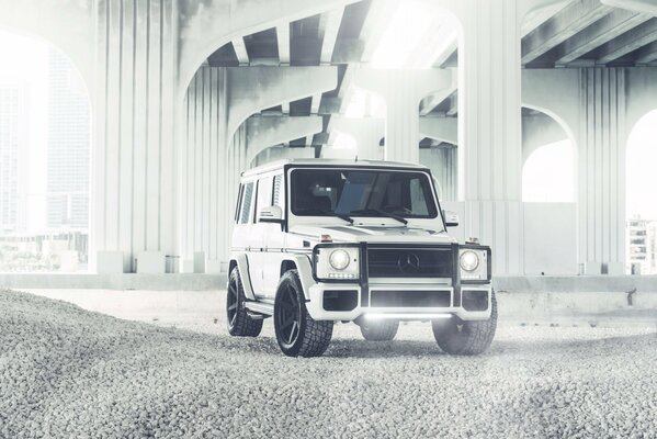 White mercedes-benz g-klasse, g55 car