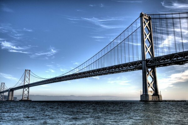 Most San Francisco w świetle dziennym