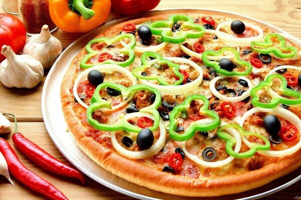 La pizza italiana más tierna con queso, rellenos y pimientos