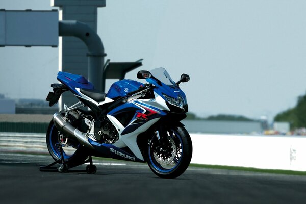 Suzuki gsx-r 750 blue