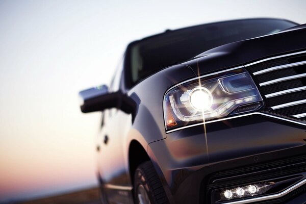 Lincoln Navigator. Schwarzer SUV