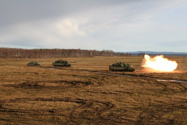 Военная техника на поле испытаний