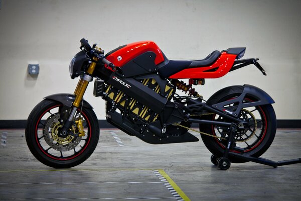 Moto rouge hi-tech Brammo