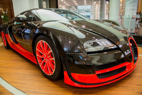 Czarny bugatti veyron w salonie