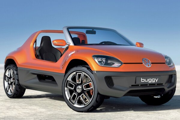 Dunkelorange Auto Marke Volkswagen Buggy auf blauem Himmel Hintergrund